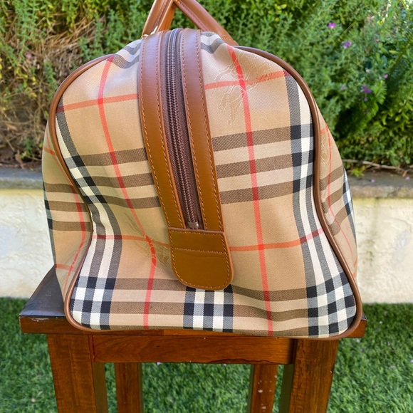 Burberry’s Check duffle bag - Picture 4 of 13